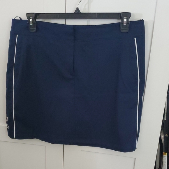 Izod Dresses & Skirts - Izod /Golf  Navy Pencil Skort with White Piping